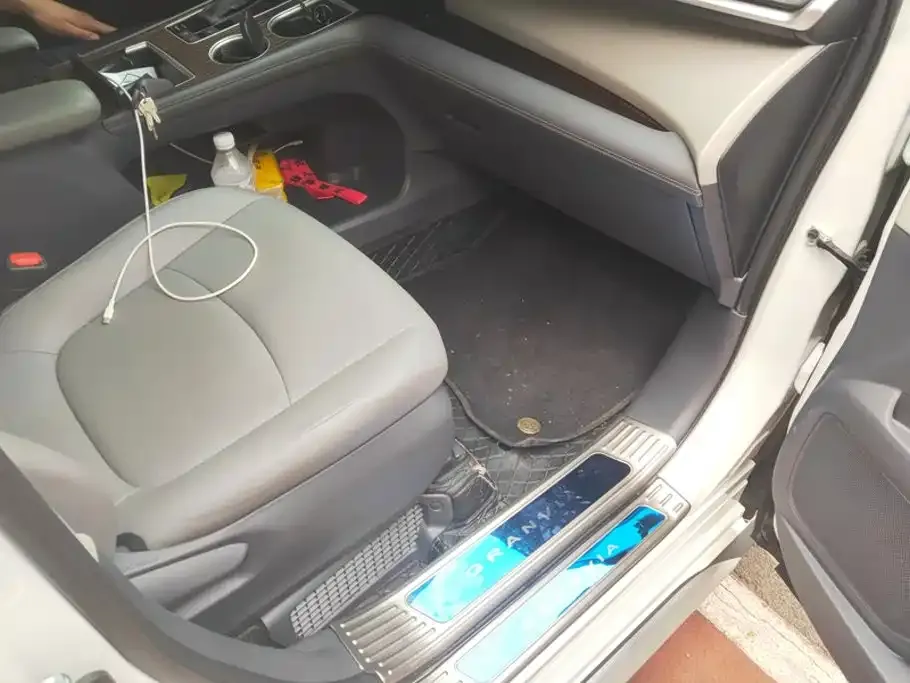 Toyota Granvia — фото 3