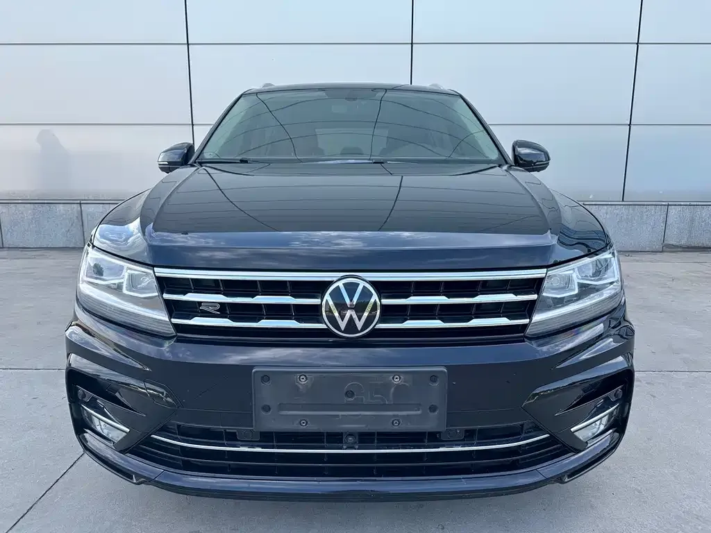 Volkswagen Tiguan L — фото 8