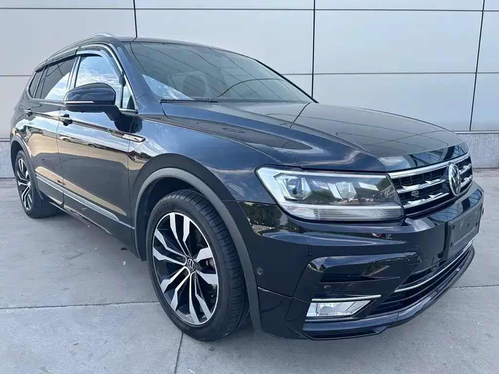 Volkswagen Tiguan L — фото 7