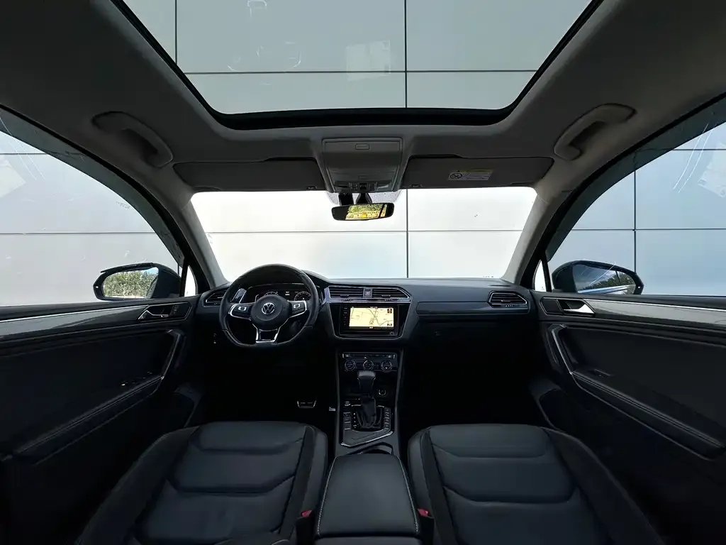 Volkswagen Tiguan L — фото 10