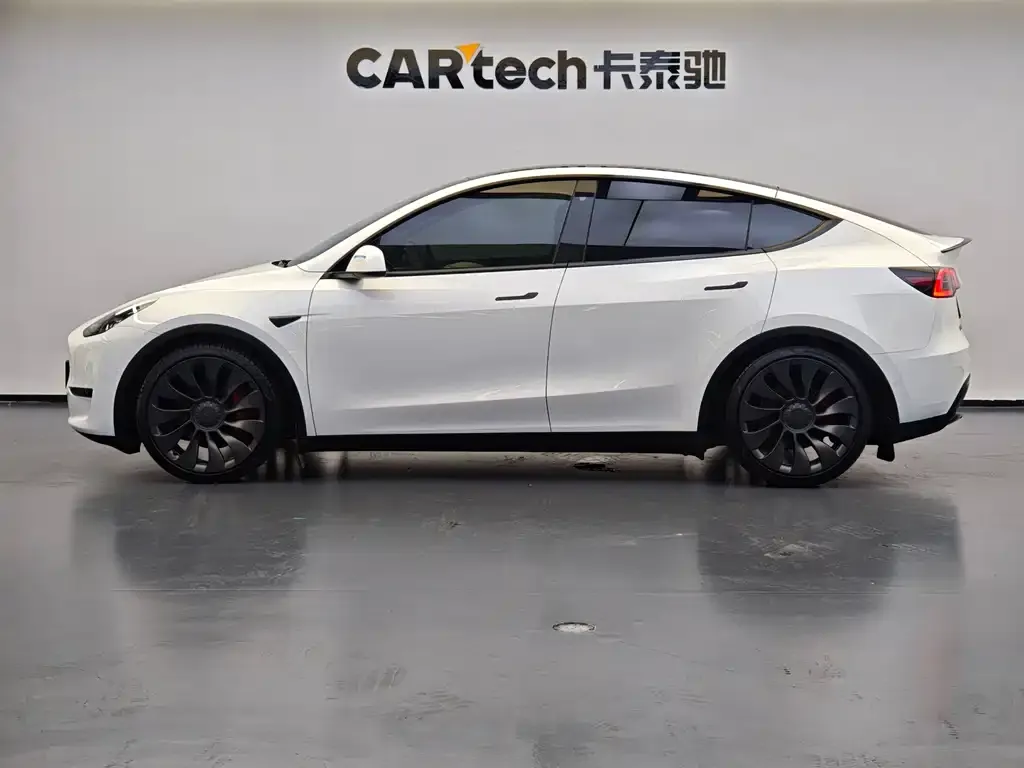 Tesla Model Y — фото 2