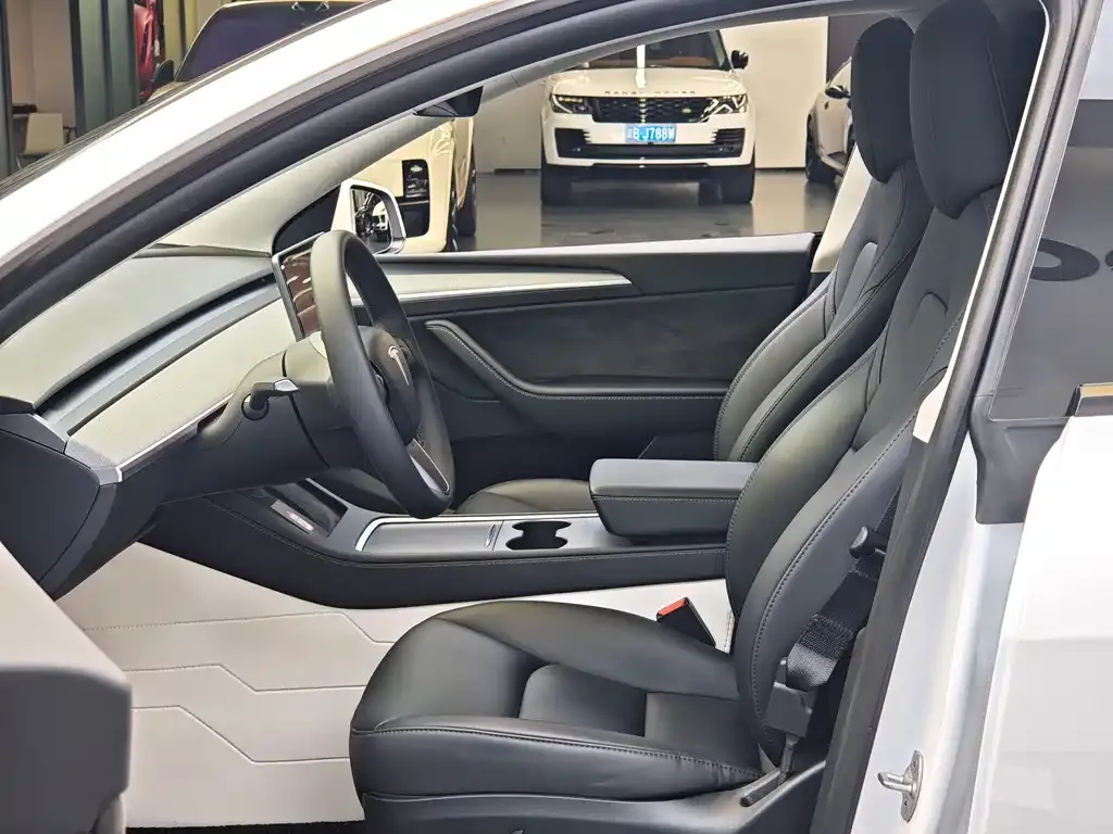 Tesla Model Y — фото 4