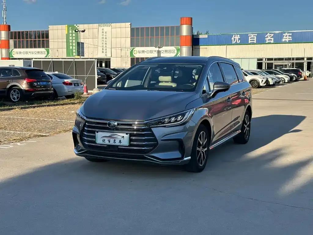BYD MAX New Energy — фото 1