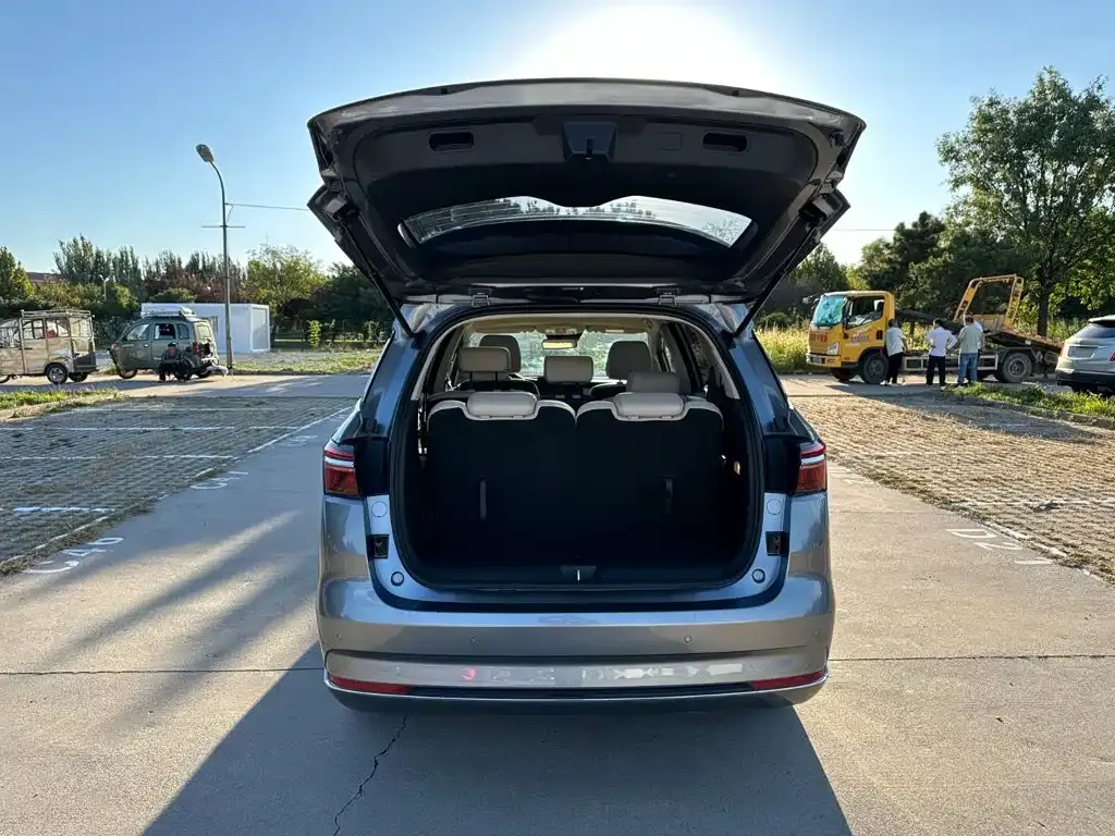 BYD MAX New Energy — фото 10