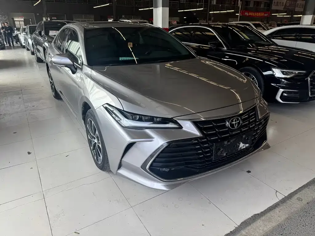 Toyota Avalon — фото 1