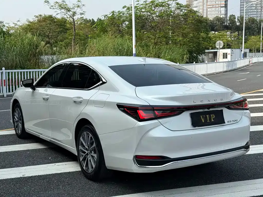 Lexus ES — фото 2
