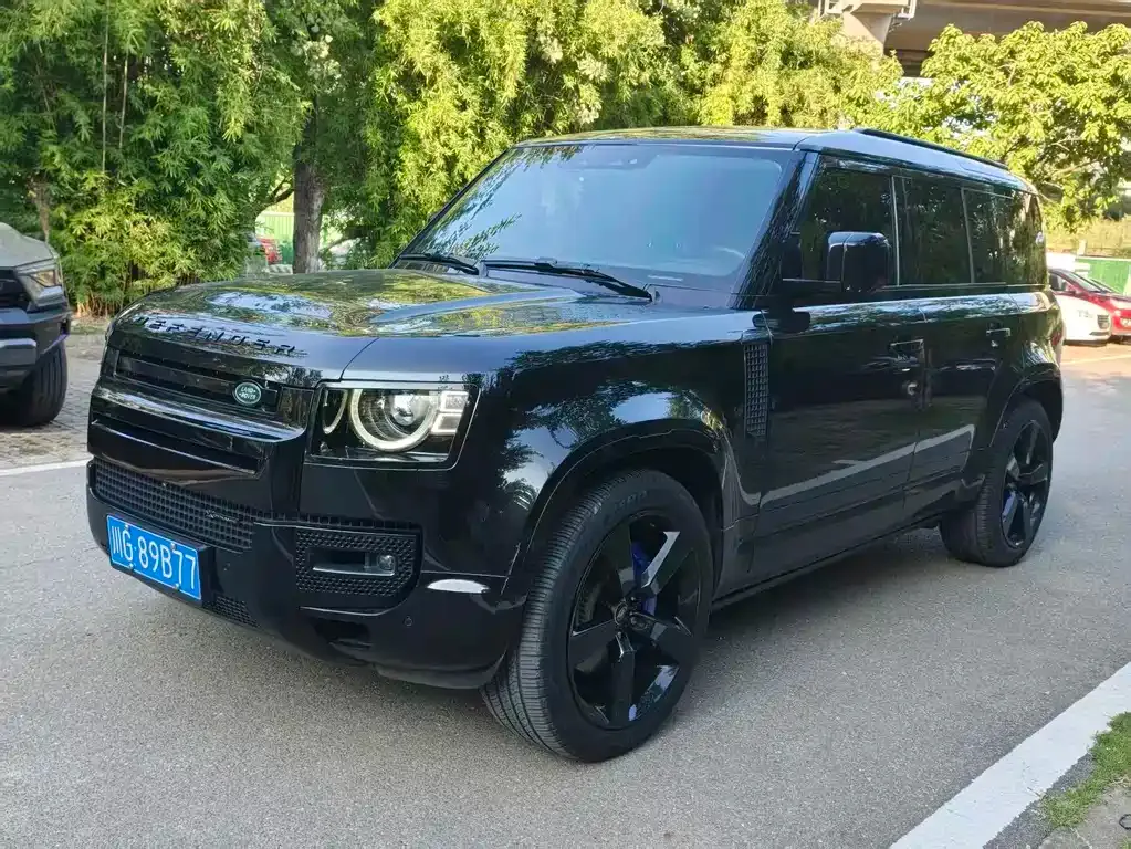Land Rover Defender — фото 1