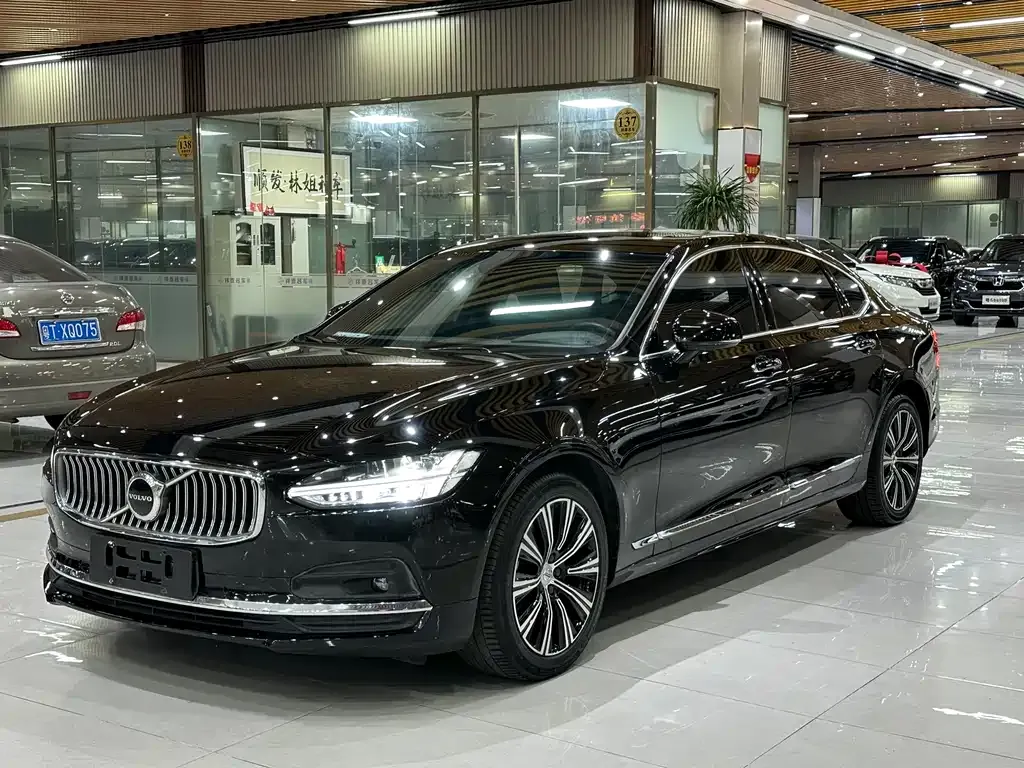 Volvo S90 — фото 1