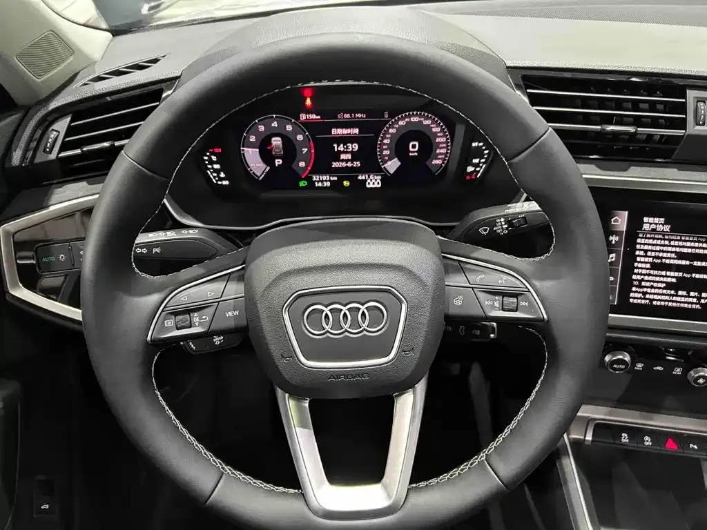 Audi Q3 — фото 10