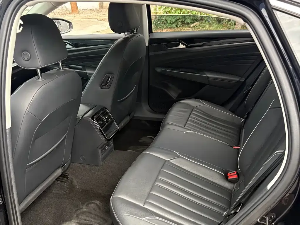Volkswagen Passat — фото 9