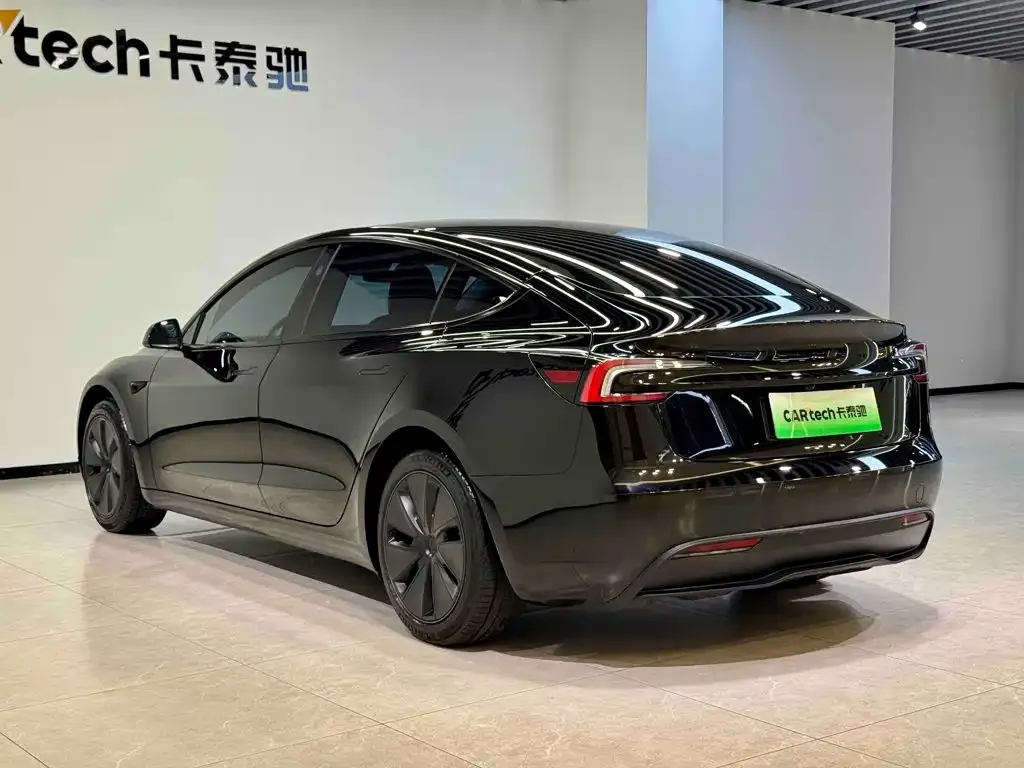 Tesla Model 3 — фото 3