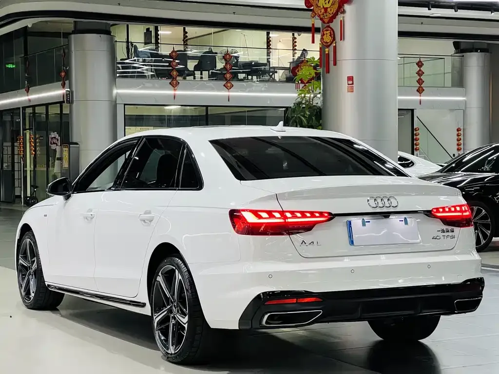 Audi A4L — фото 5