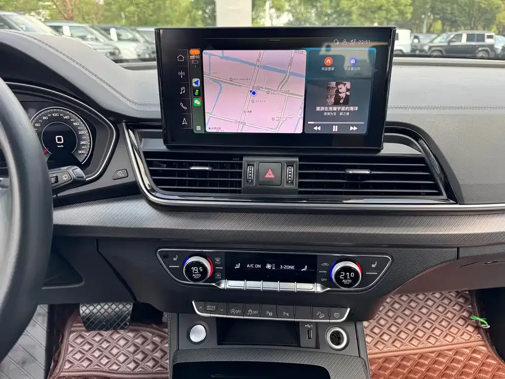 Audi Q5L — фото 5