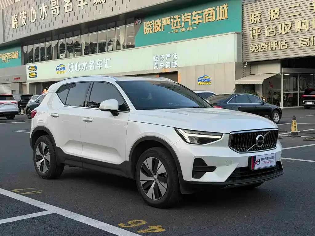 Volvo XC40 — фото 4