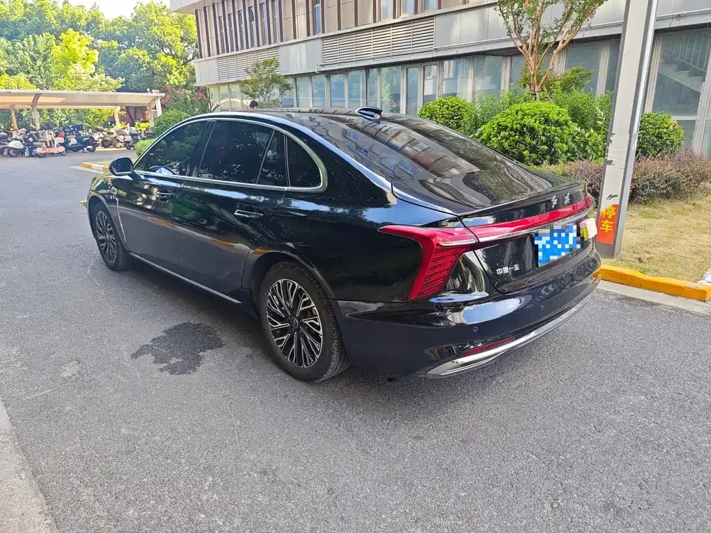 Hongqi H5 — фото 10