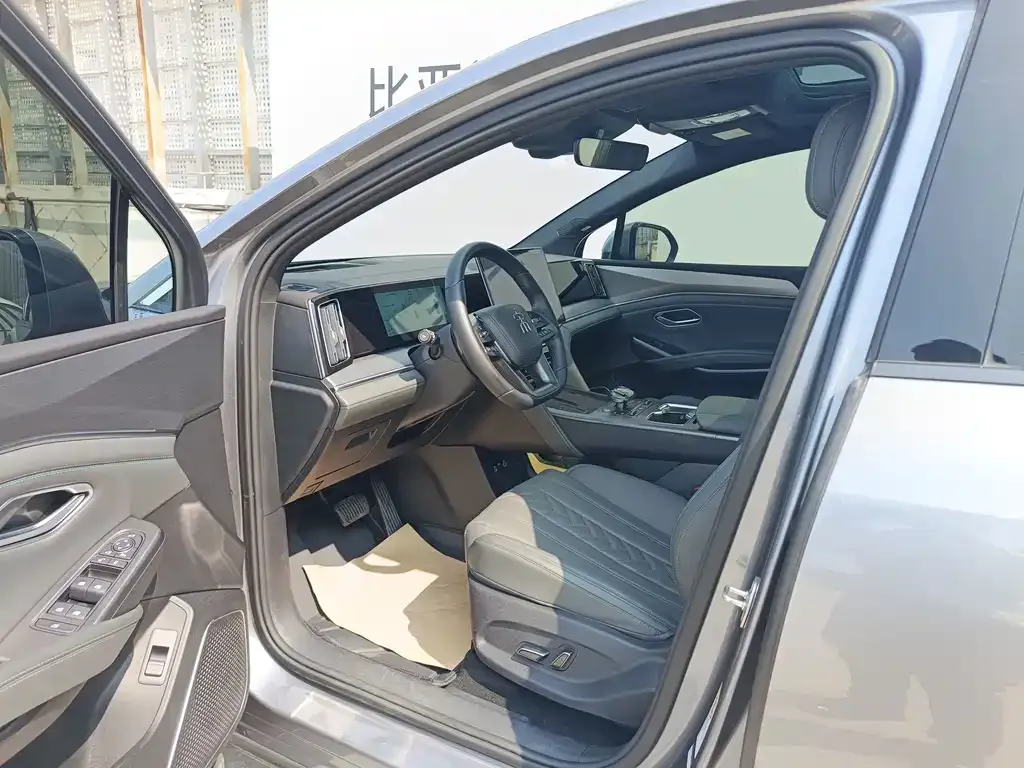 BYD L DM-i — фото 10