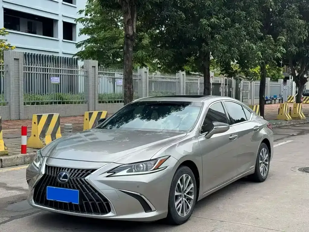 Lexus ES — фото 1