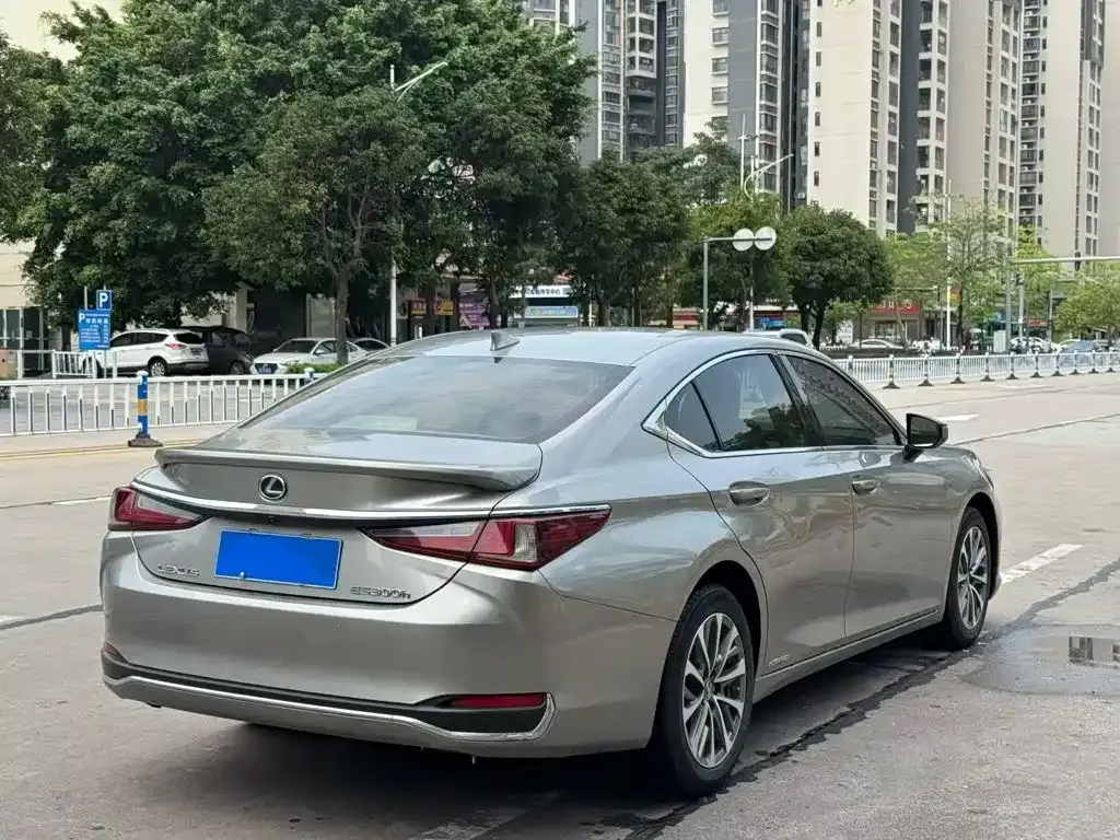 Lexus ES — фото 6