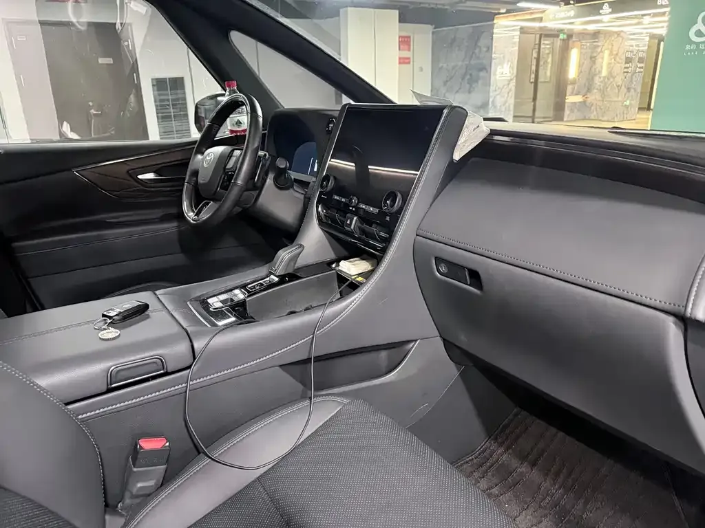 Toyota Alphard — фото 10