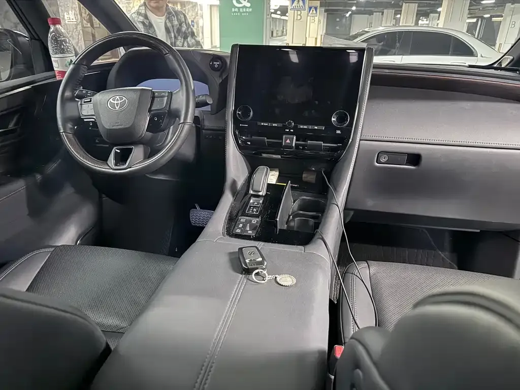 Toyota Alphard — фото 4