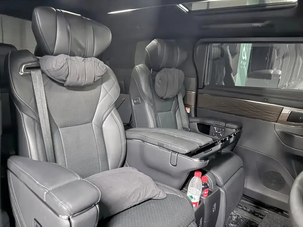 Toyota Alphard — фото 6