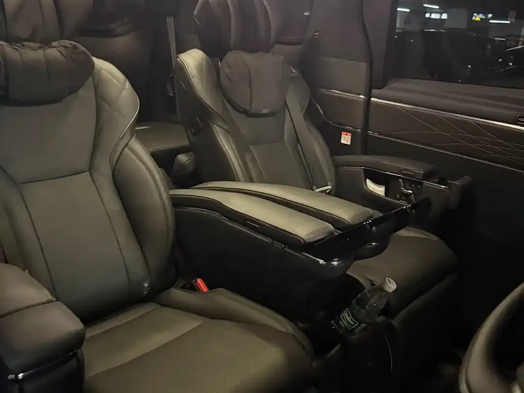 Toyota Alphard — фото 2