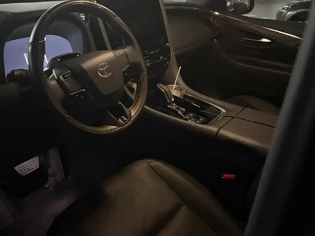 Toyota Alphard — фото 5