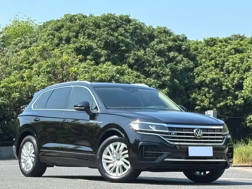 Volkswagen Touareg — фото 10