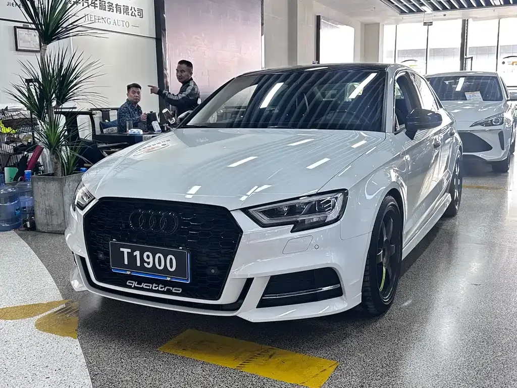 Audi A3 — фото 1