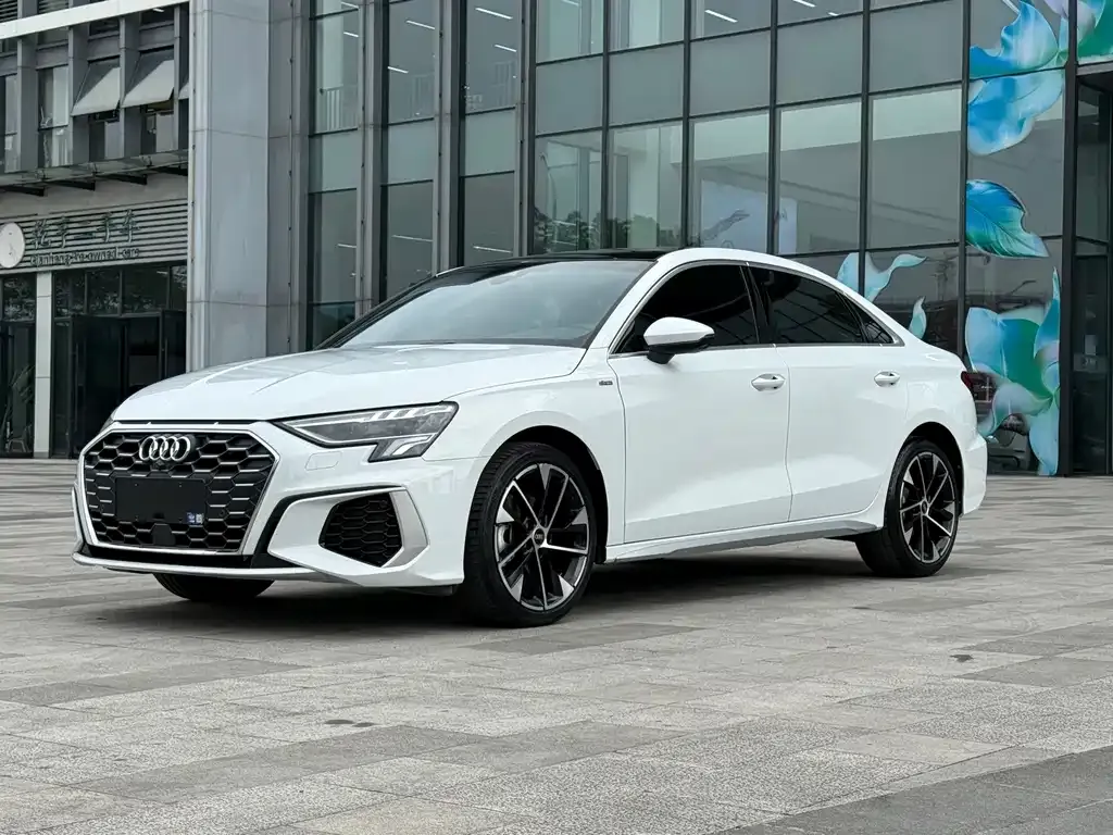 Audi A3 — фото 1