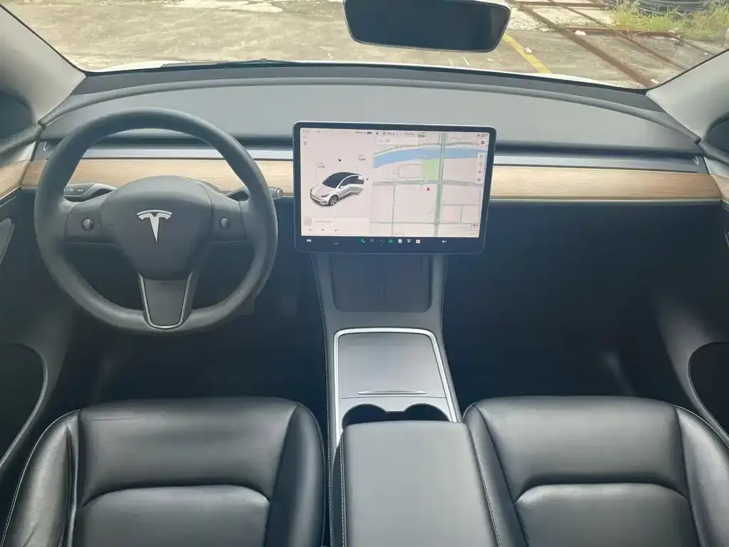 Tesla Model Y — фото 2