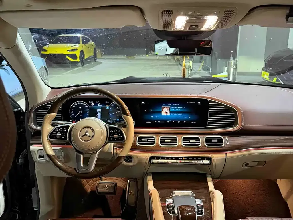 Mercedes-Benz GLS — фото 8