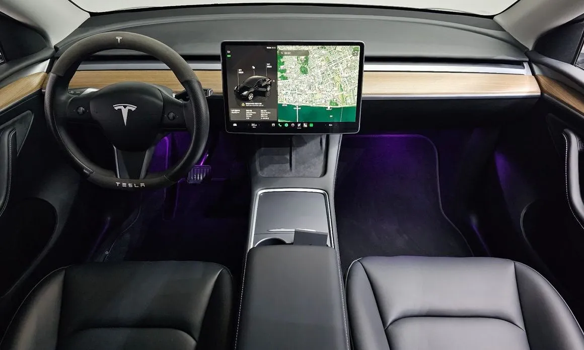Tesla Model Y — фото 8