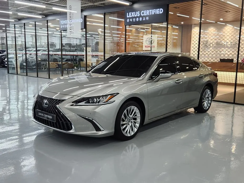 Lexus ES — фото 1