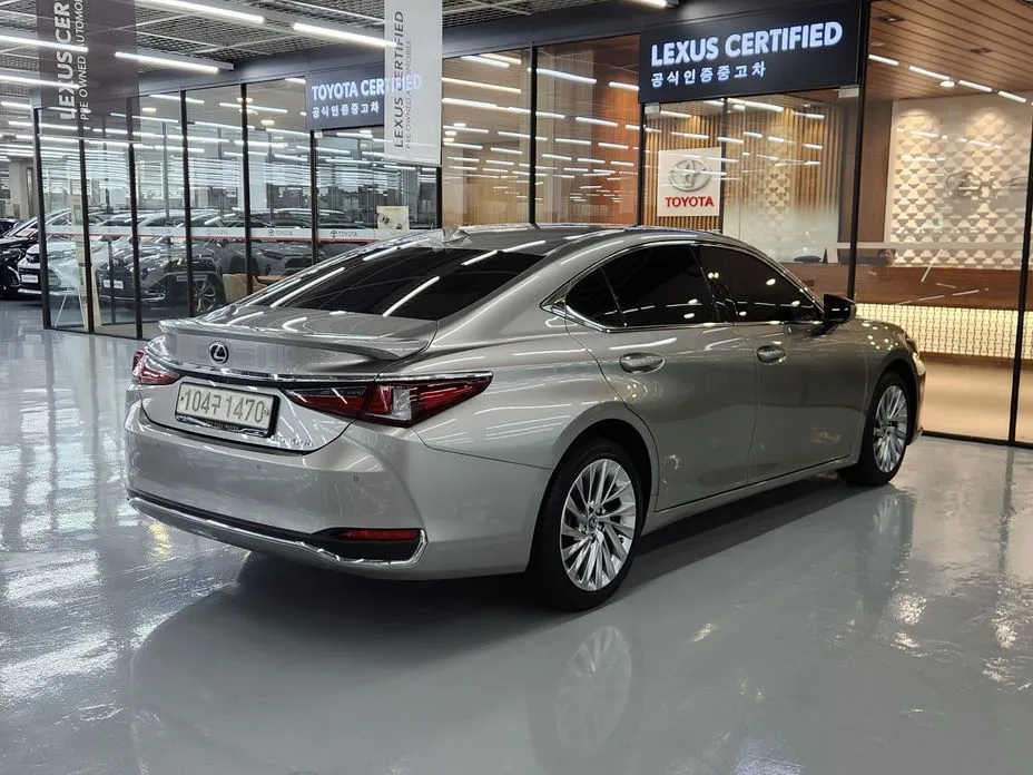 Lexus ES — фото 10