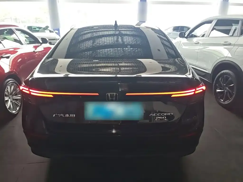 Honda Accord — фото 10