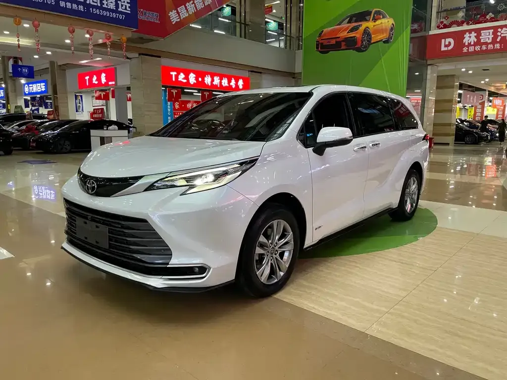 Toyota Sienna — фото 10