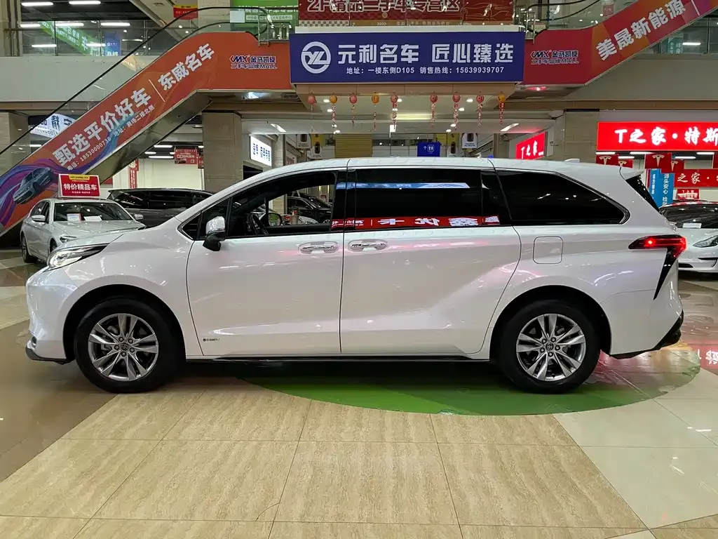 Toyota Sienna — фото 2