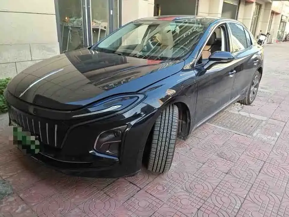 Hongqi E-QM5 — фото 1
