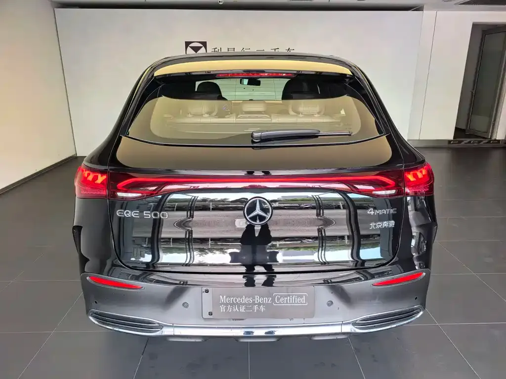Mercedes-Benz EQE SUV — фото 7