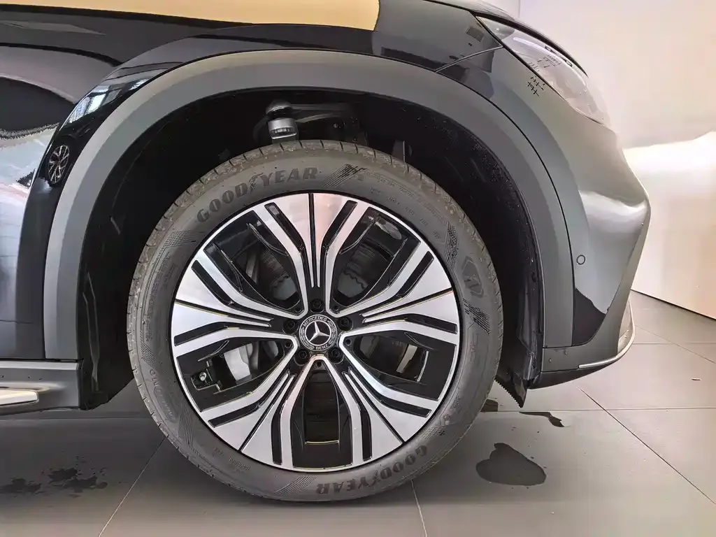 Mercedes-Benz EQE SUV — фото 10