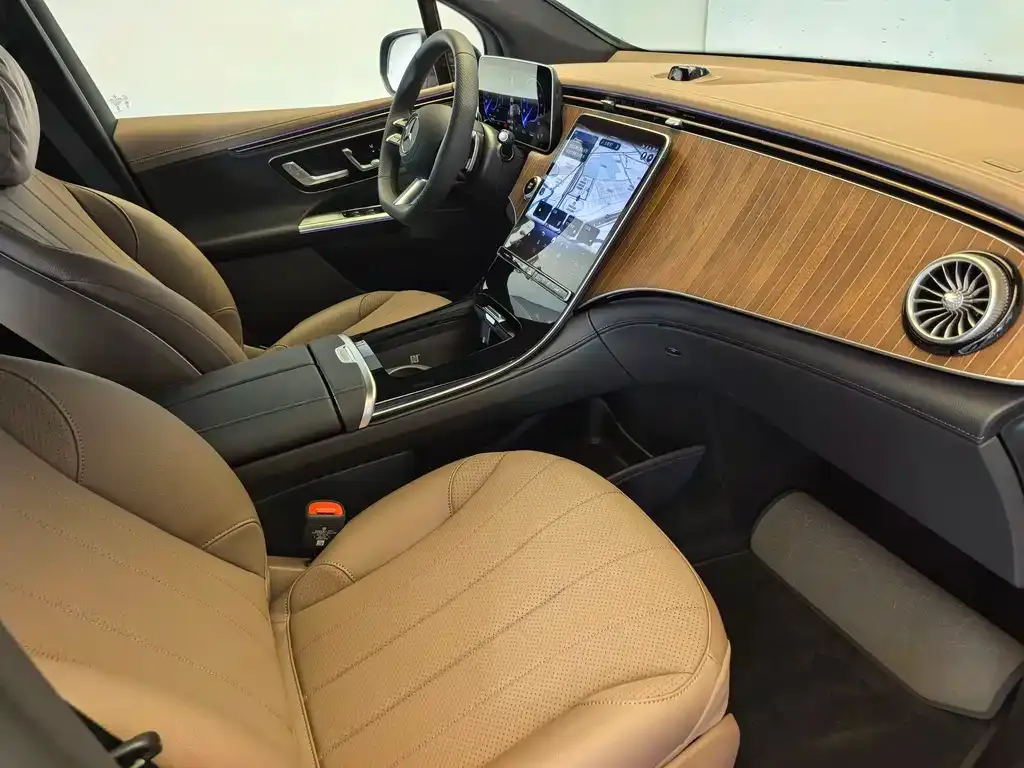Mercedes-Benz EQE SUV — фото 3