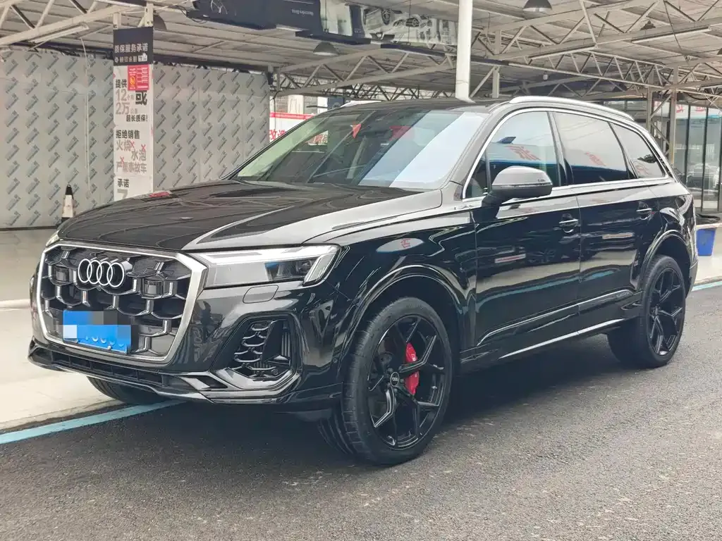 Audi Q7 — фото 1