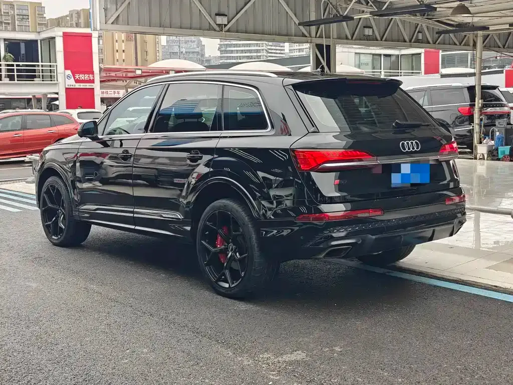 Audi Q7 — фото 10