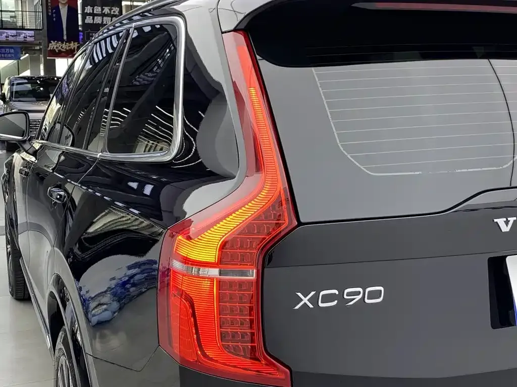 Volvo XC90 — фото 3