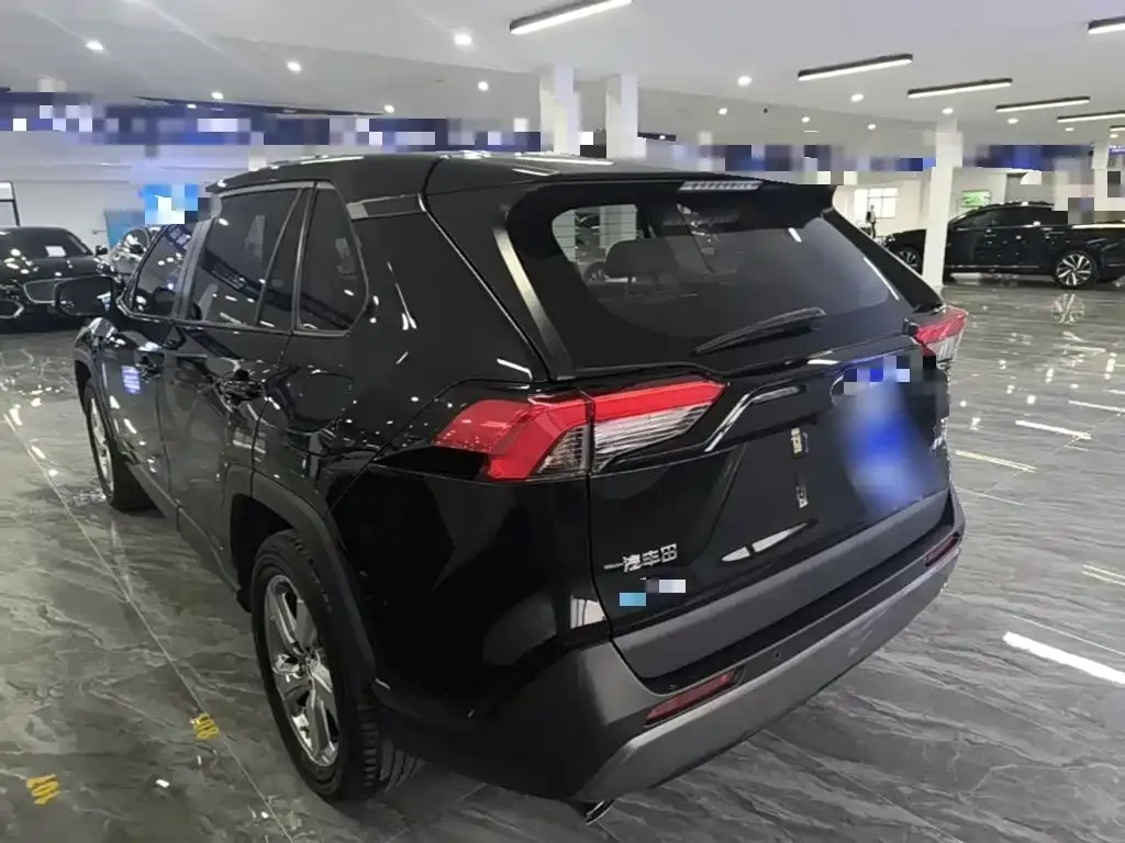 Toyota RAV4 — фото 6
