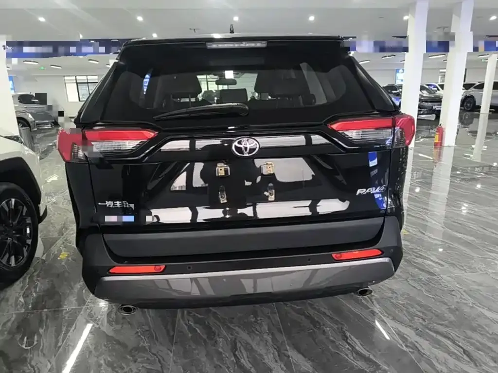 Toyota RAV4 — фото 7