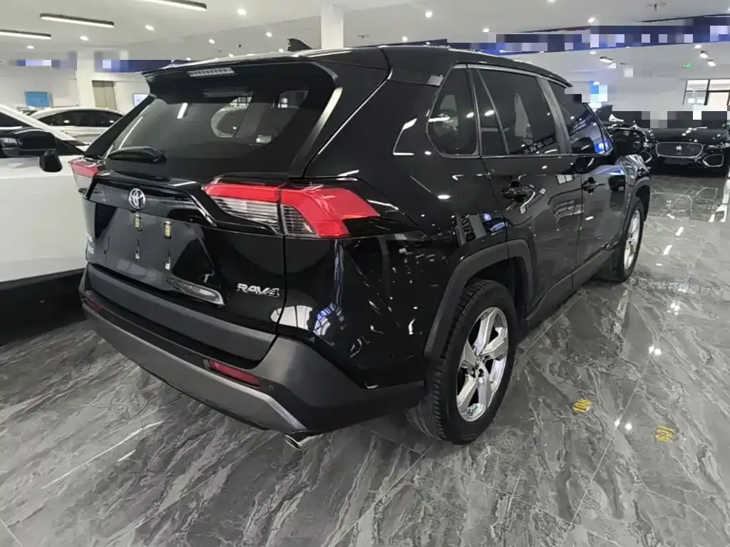 Toyota RAV4 — фото 10