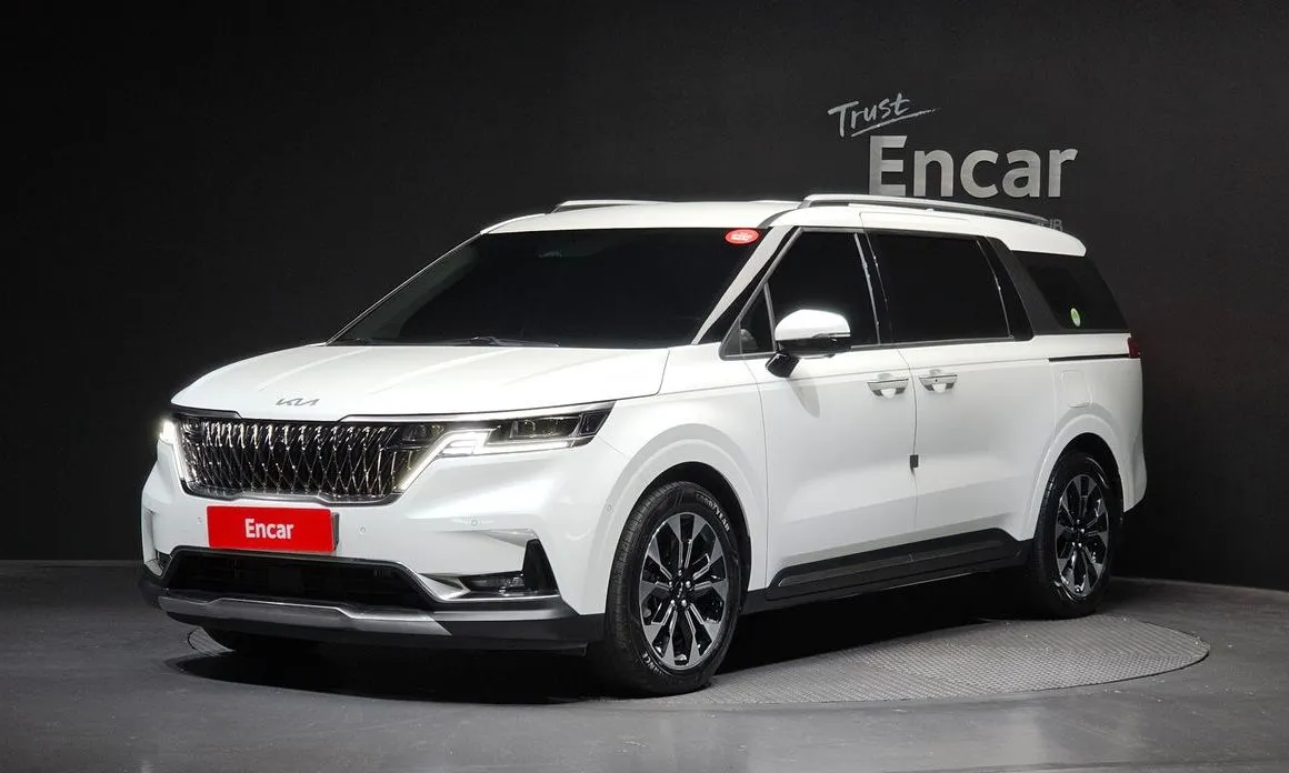 Kia Carnival — фото 1