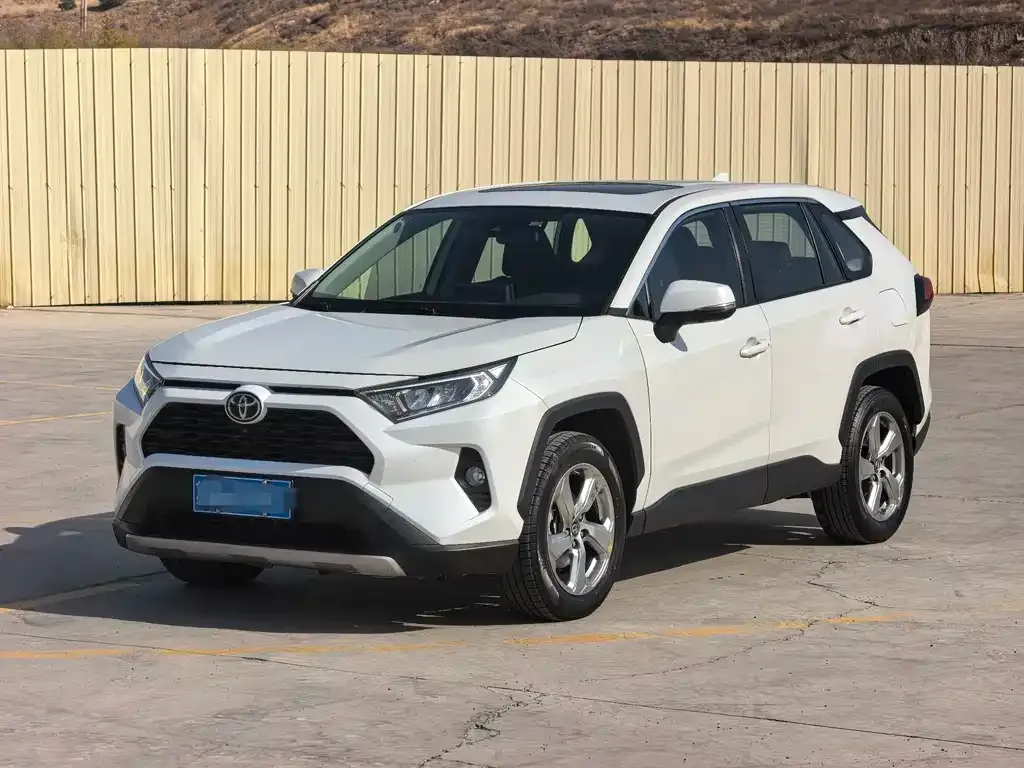 Toyota RAV4 — фото 1